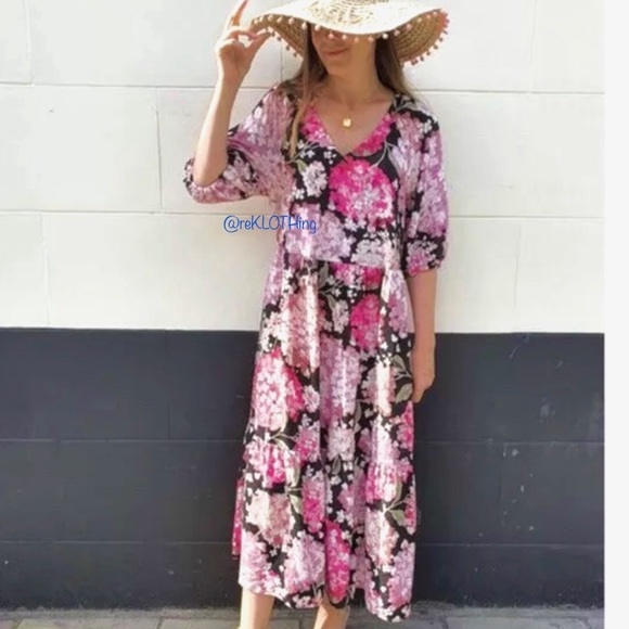 ❌SOLD❌Vibrant Floral V-neck Puff-sleeved Dress S - Picture 2 of 7